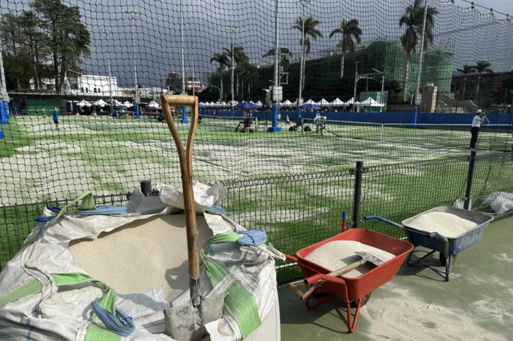 原舉辦全中運網球資格賽的竹東鎮中正網球場，因鋪沙問題造成選手受傷，引發外界批評。 圖／聯合報系資料照片