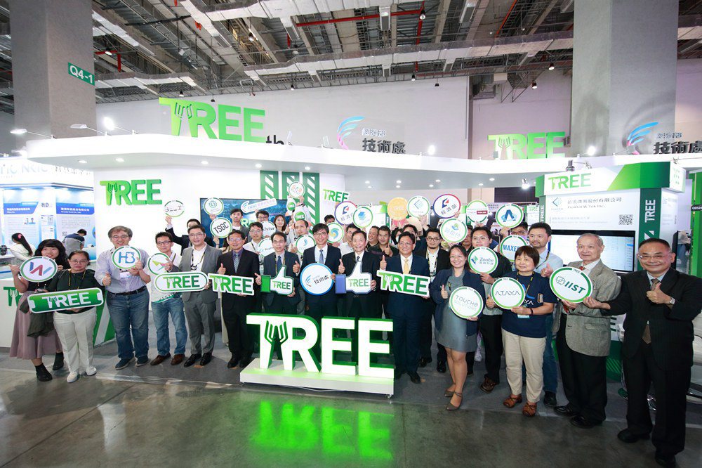 經濟部集結21家新創團隊籌組TREE新創主題館，展出電動車、綠色能源、循環經濟、...