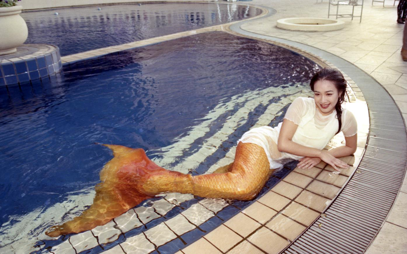 锺丽缇29年前曾因为宣传“第六感奇缘之人鱼传说”，来台湾扮成美人鱼。本报资料照