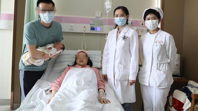 武漢夫妻生下「鏡面人嬰兒」。 （取自大陸極目新聞、香港星島網）