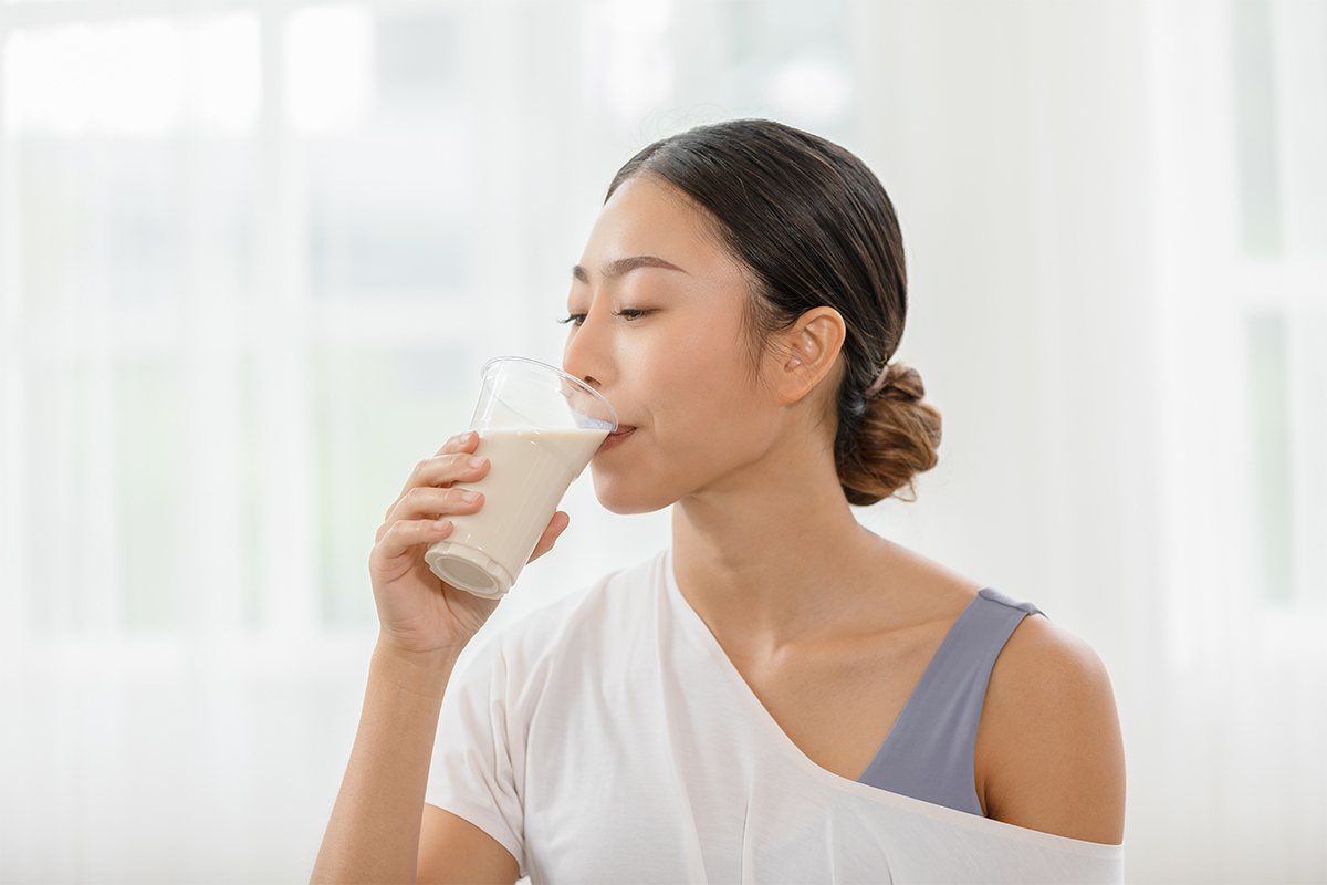 國健署指出，日常飲食攝取乳製品、豆類、小魚乾等，能夠幫助身體「補鈣」。 圖／12...