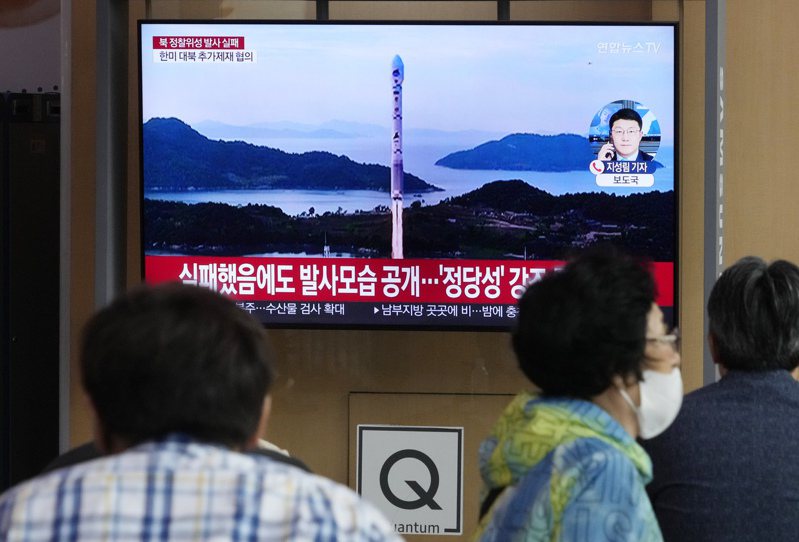 分析人士表示，北韓最新發射的運載火箭似乎是種新設計，很可能使用專為北韓洲際彈道飛彈研發的引擎。美聯社