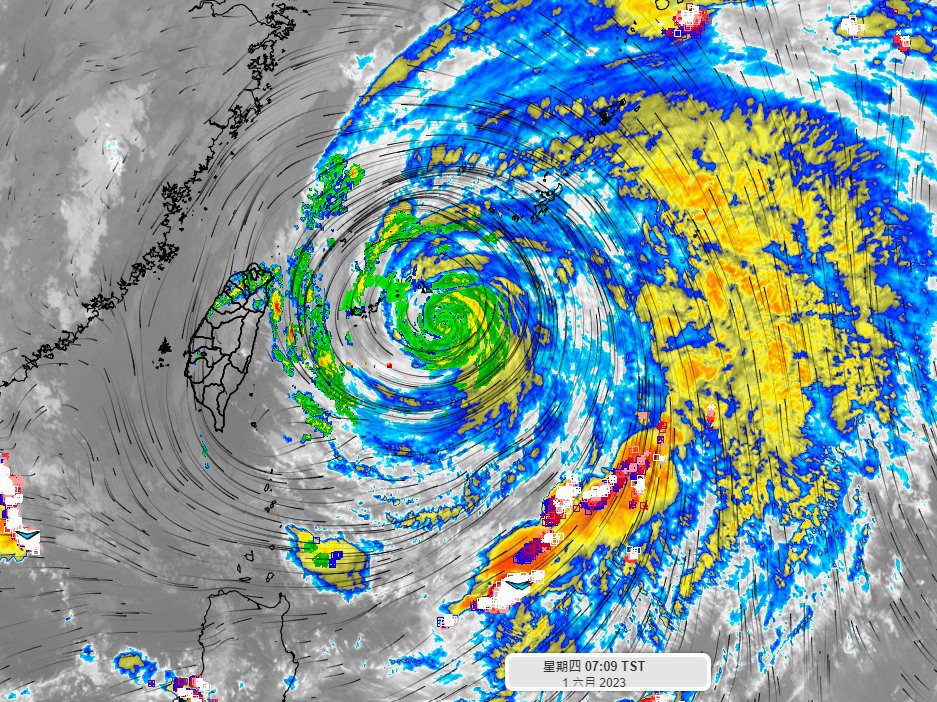 輕度颱風瑪娃仍在台灣東方海面，有減弱的趨勢，不過外圍雨帶仍持續對台灣有影響。圖／...