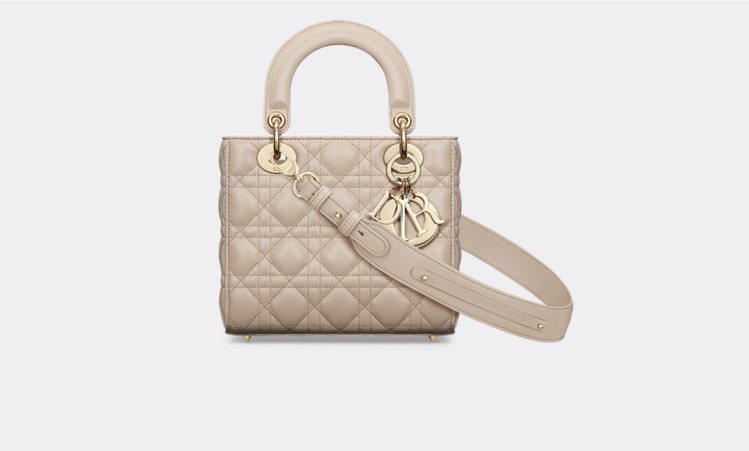 Lady Dior My ABCDior焦糖米色小款手拿包，16萬5,000元。圖／Dior提供