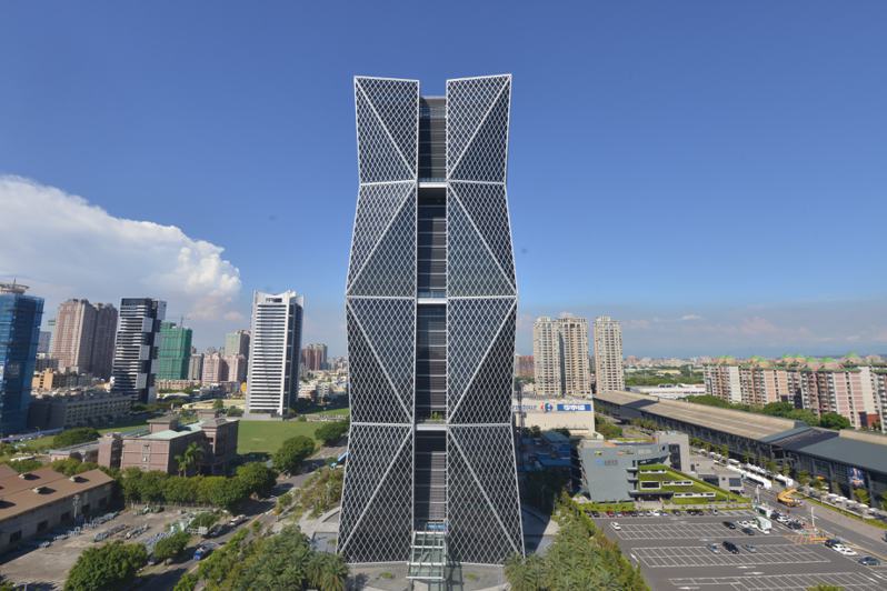 中鋼公司建造的集團總部大樓榮獲鑽石級綠建築標章。圖／中鋼提供