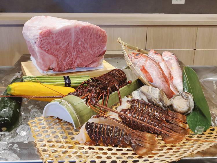 套餐提供A5日本和牛、龍蝦等食材。記者陳睿中／攝影