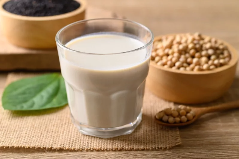 豆漿富含優質植物性蛋白質，一直是很夯的養生飲品，但有不少迷思。 圖／123RF