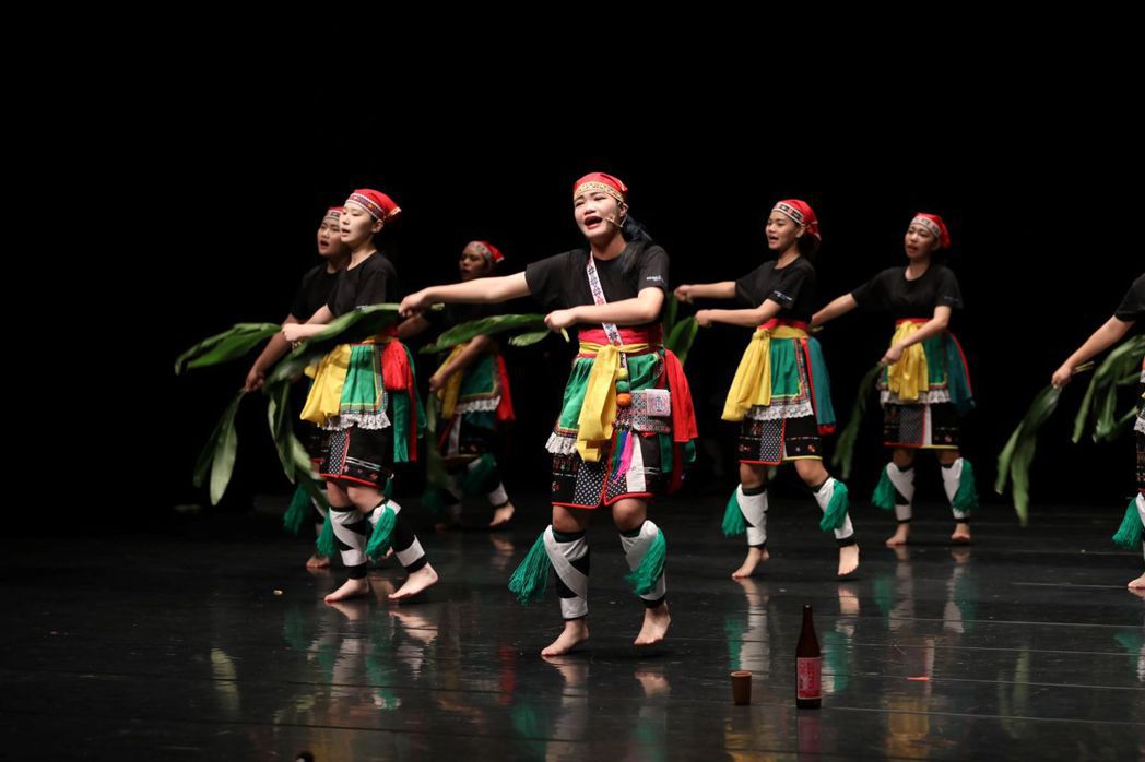 母語歌舞劇國中組冠軍：桃園市立八德國民中學。