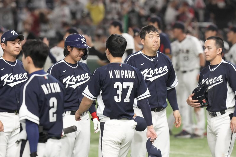 韓國球員金廣鉉、李庸燦及鄭哲元今天坦承在經典賽比賽期間飲酒，韓國棒球委員會（KBO）正在審查3人是否違反行為準則。 美聯社