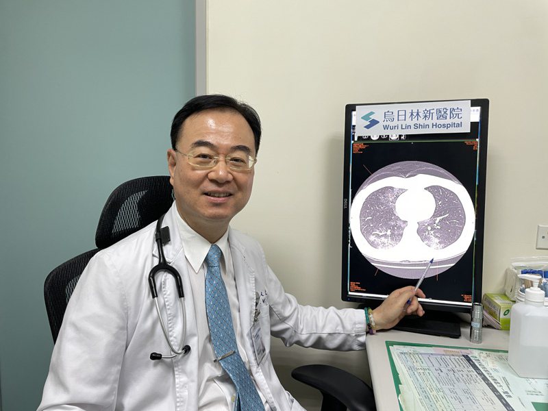 醫師許人文指出，王姓「首確族」電腦斷層呈現「白肺」。圖／烏日林新醫院提供