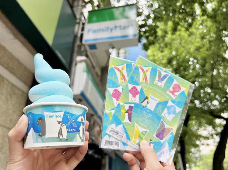 6月5日起購買全家便利商店、Xpark聯名霜淇淋，即可免費獲得為Fami!ce獨家設計聯名貼紙，限量20萬張。圖／全家便利商店提供