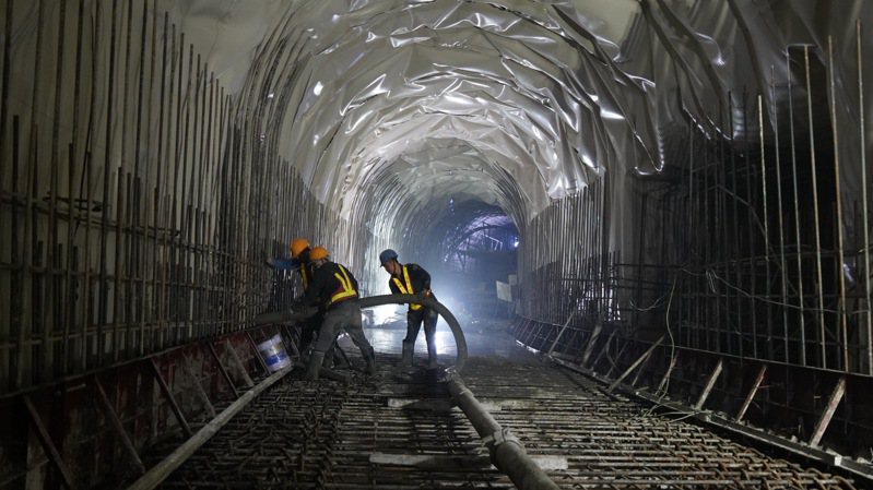 阿里山鐵路42號隧道工程榮獲中華民國隧道協會優良隧道工程獎，今頒獎表揚，預計明年中全線通車。圖／嘉林管處提供