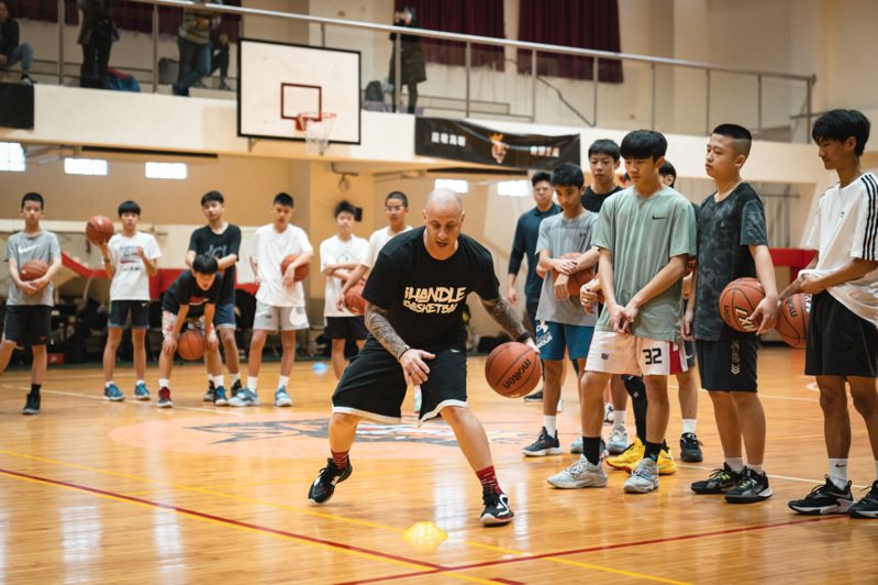 Shawn Faust將於7月11日至14日在台北舉辦國際籃球訓練營，親自指導學員打球。圖／前進籃球線上學院提供