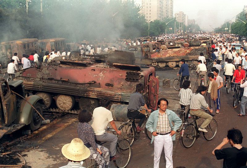 六四天安門事件鎮壓後，北京街頭一片狼藉。圖／聯合報系資料照片