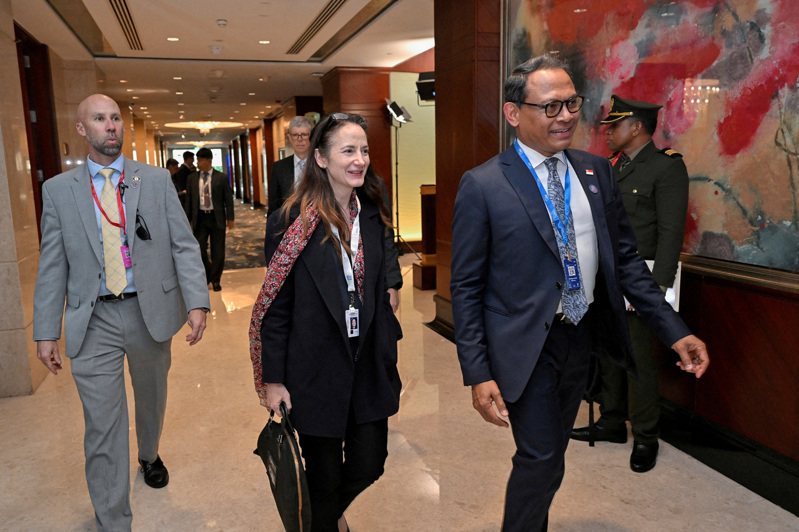 全球約24個主要情報機構的高級官員本週末在新加坡舉行「香格里拉對話」亞洲安全會議期間舉行秘密會議，美國國家情報總監海恩斯也出席。路透
