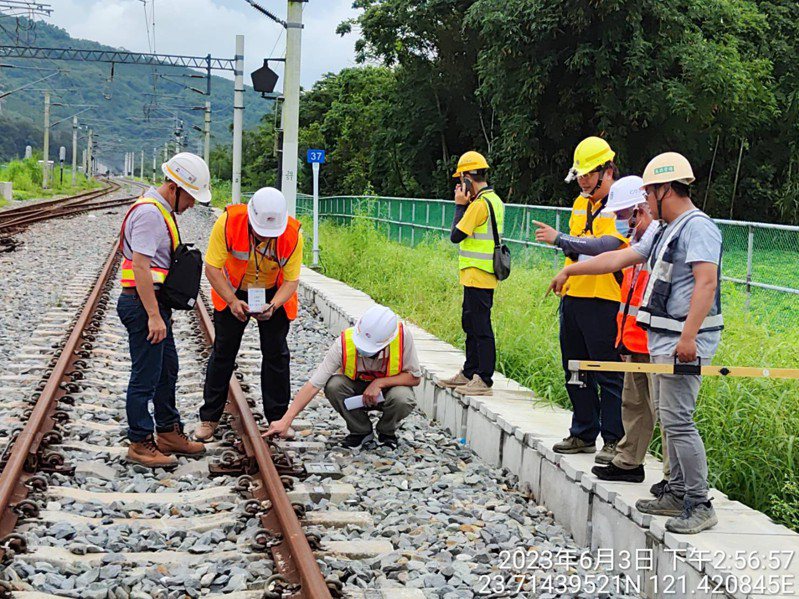 交通部於6月3日至4日完成臺鐵南平至萬榮站雙軌化工程履勘作業。交通部提供