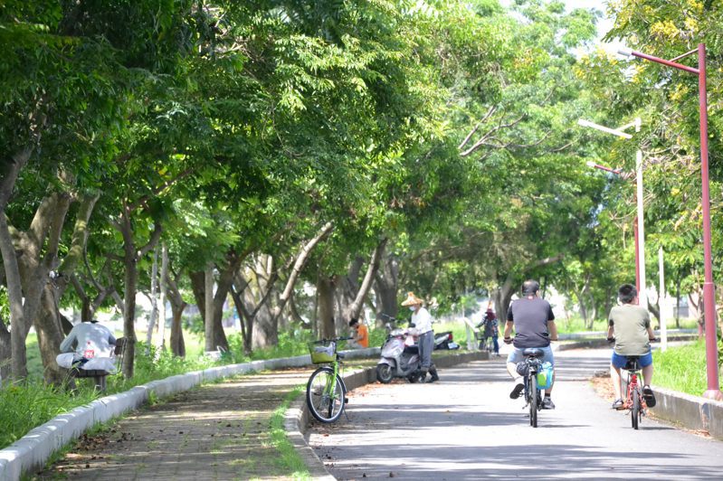 台南市有美麗的的海岸線與河流，單車專用道是民眾普遍需求。記者鄭惠仁／攝影