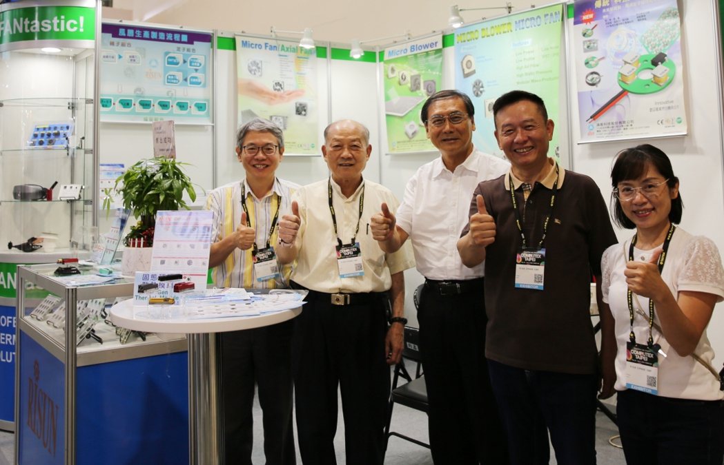 鴻進科技客戶與協力廠商齊聚在COMPUTEX 2023展覽攤位。 曹佳榮／攝影