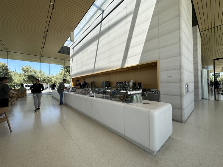 Apple Park Visitor Center內有家蘋果全球唯一對外開放的咖...