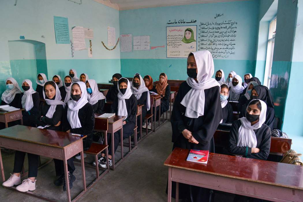 阿富汗北部2所小學日前發生「學生中毒」事件，共計有近80名女孩需住院治療，當地教...