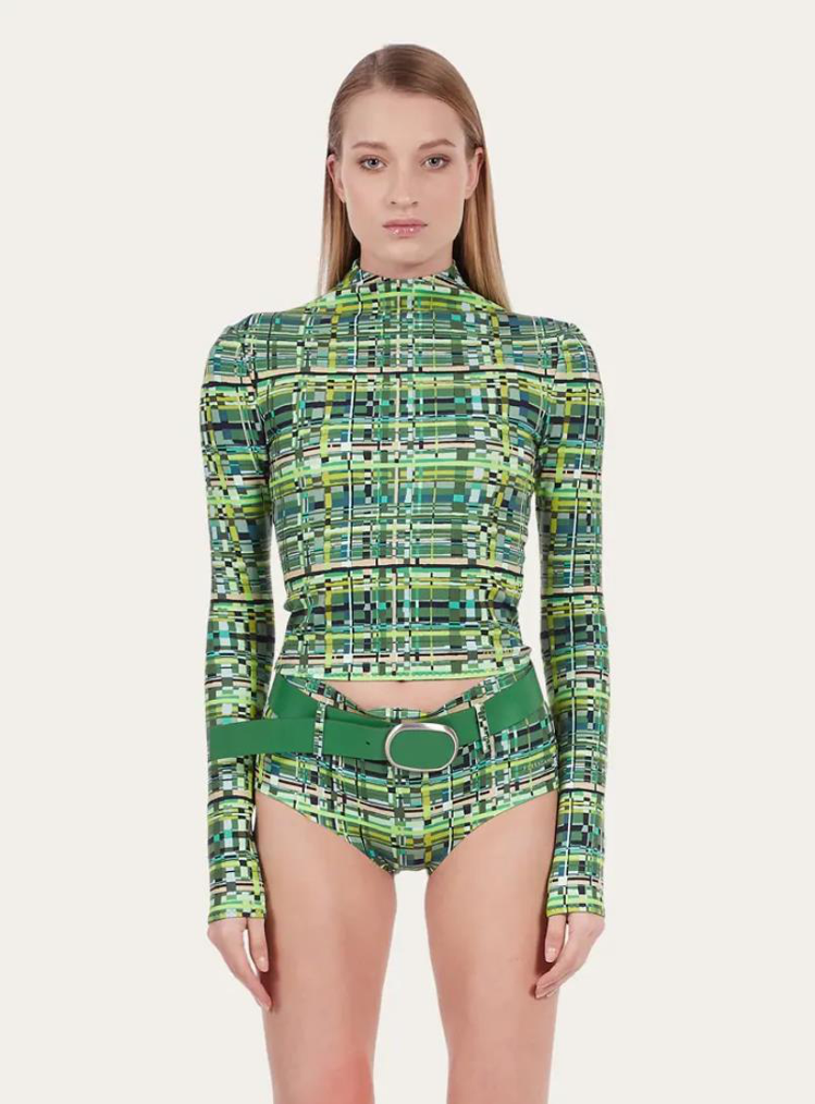 FERRAGAMO綠色格紋緊身泳衣，32,900元；綠色格紋緊身泳褲，46,50...