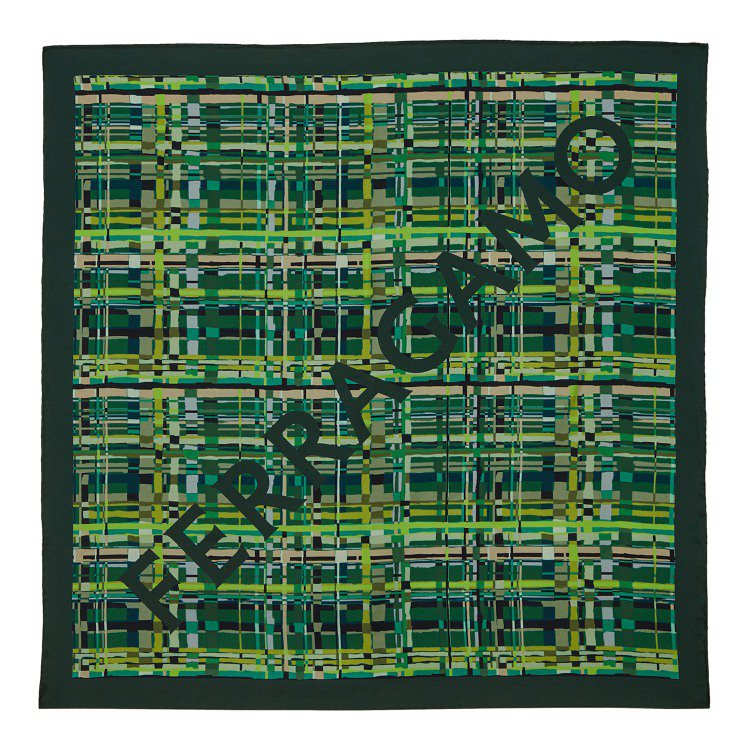 FERRAGAMO綠色格紋印花方巾，12,900元。圖／FERRAGAMO提供