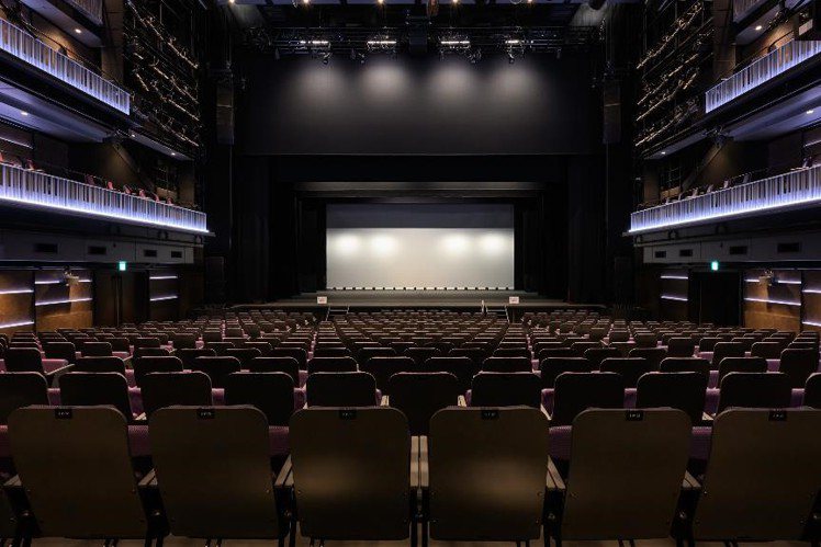 「THEATER MILANO-Za」設置特殊舞台設備，以及可調性極佳的觀眾席，...
