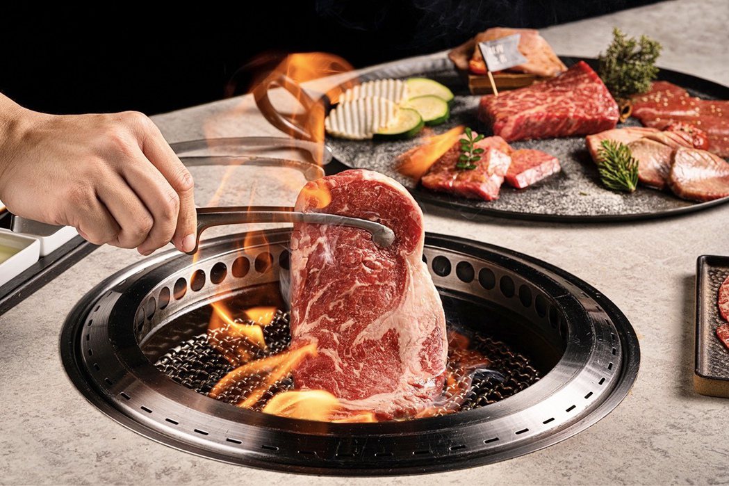 「燒肉風間」與「醴本韓國正統燒肉」內外場正職社員，喊出起薪4.1萬元。風間餐飲集...