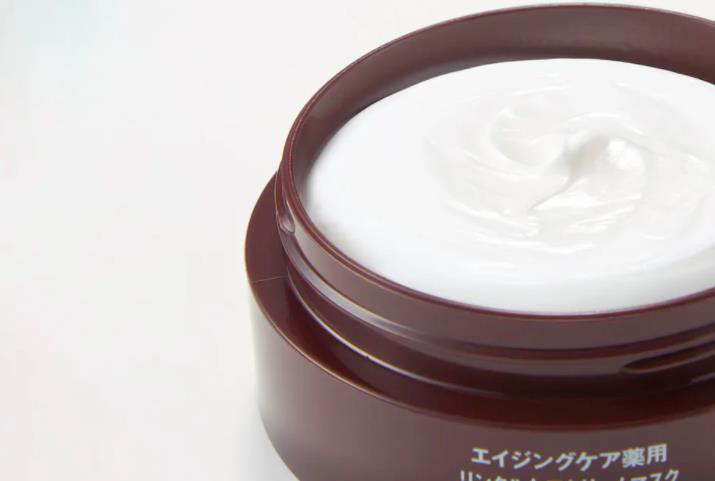日本無印良品的エイジングケア薬用リンクルケアクリームマスク抗衰老藥用皺紋護理面膜。圖／摘自官網