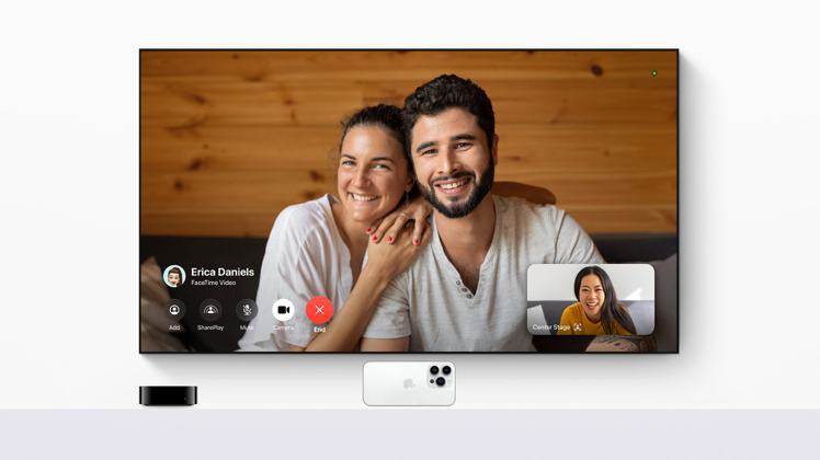 透過tvOS 17，FaceTime首次在Apple TV 4K登場，透過大螢幕更輕鬆地與遠端親友對談。圖／蘋果提供