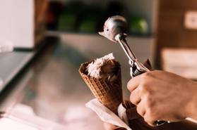 常見冰品熱量大比拼！義式、美式冰淇淋哪個比較胖？想要清爽吃冰沒負擔就吃這一種！