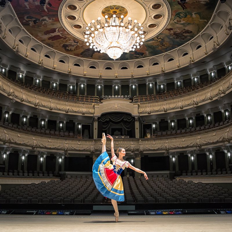 「第14屆國際芭蕾舞星在台北」找來12位來自世界各地的芭蕾明星，呈現經典舞作與當代大師級拿手舞作。圖為波修瓦芭蕾舞團首席舞者Evgenia Оbraztsova 。圖／黑潮藝術提供