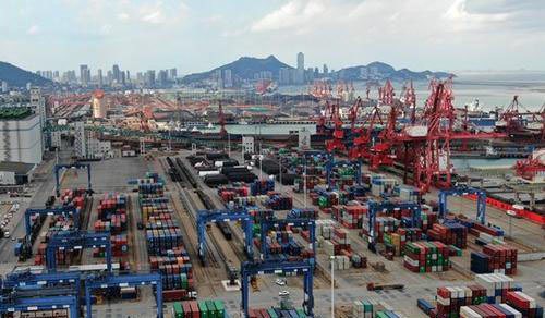 大陸海關總署7日公布貿易數據顯示，以美元計價，中國大陸5月出口年減7.5%，跌幅大過市場預期中值的0.4%。中新社