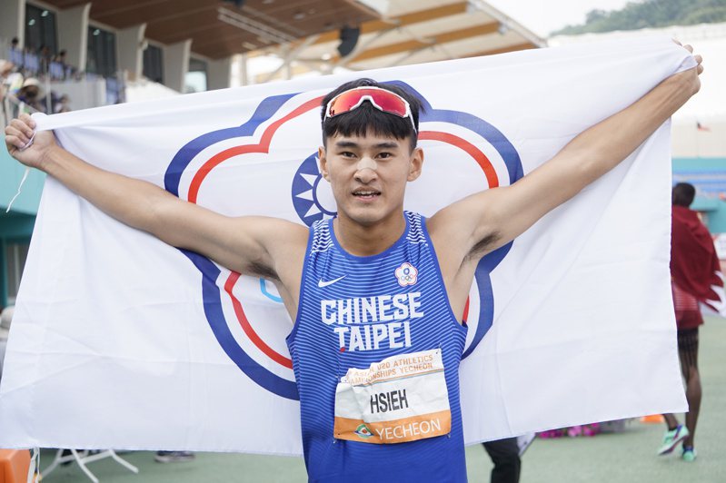 謝元愷在男子110公尺跨欄摘下金牌。記者劉肇育／攝影