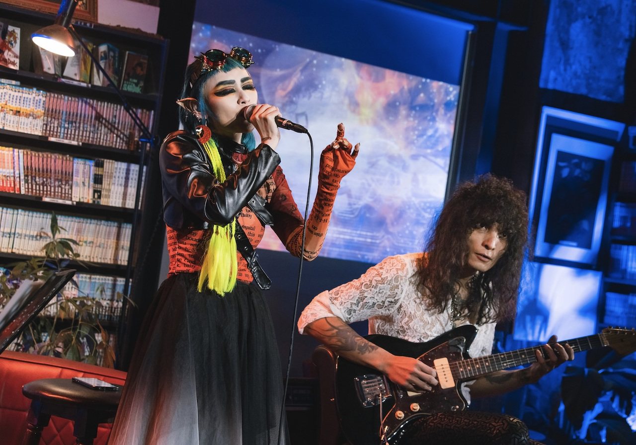 Wednesday與壞透樂團參與夢田影像推出的全新音樂紀實節目《那間書店有音樂-還有我們的秘密》。圖／三立提供