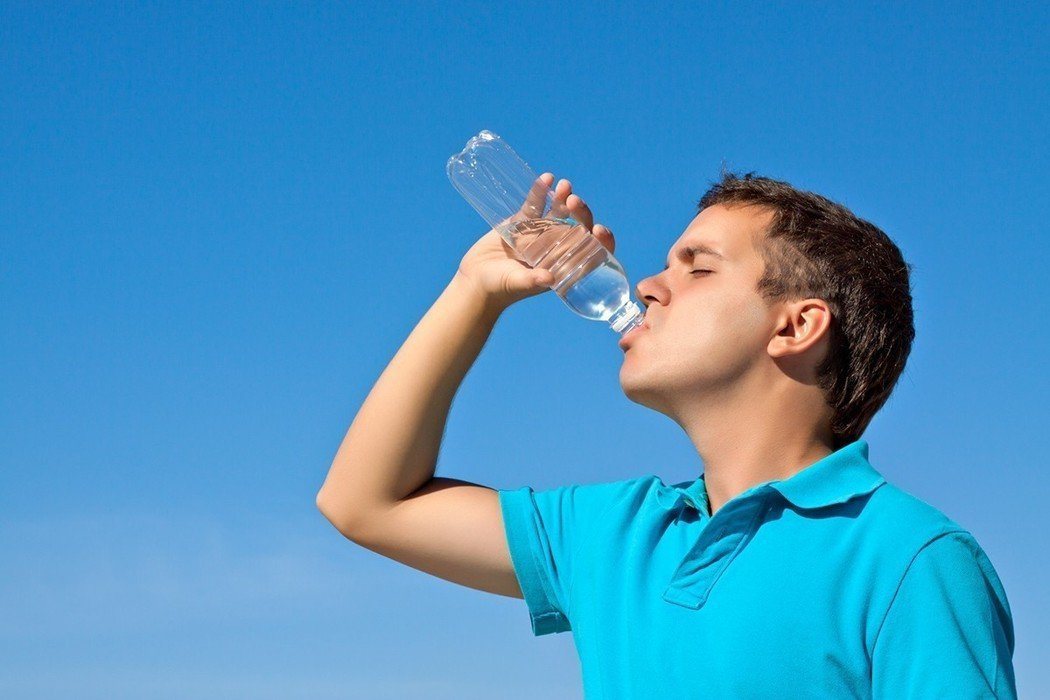 洗腎病人平日喝水需要加以節制，示意圖。圖片來源：ingimage