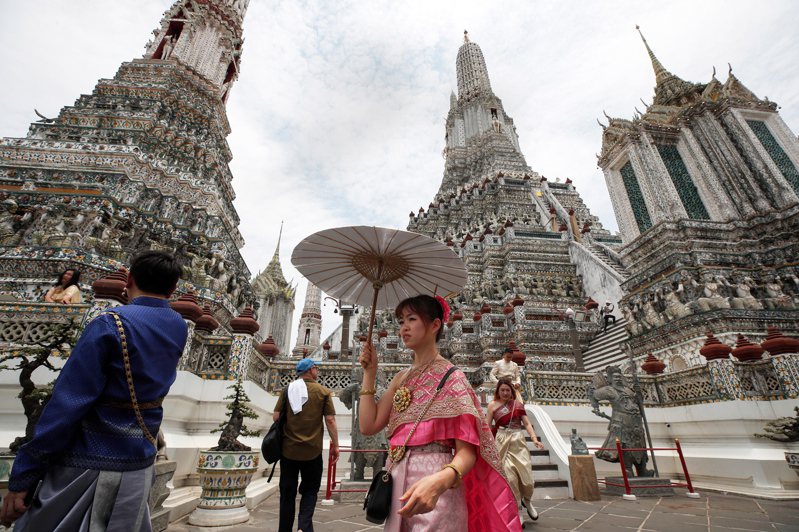 泰國旅遊業迅速回溫，政府預估2023年觀光收入可達到疫情前的8成。歐新社