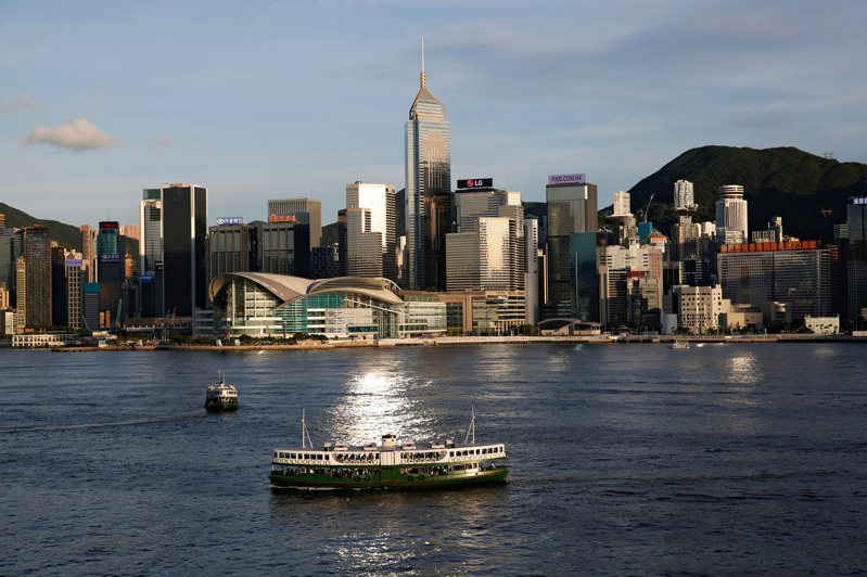根據日經亞洲報導，香港每年仍處理數以百計仲裁案，不過草擬新合約的企業愈來愈傾向選擇香港以外地方作為仲裁地點。路透社