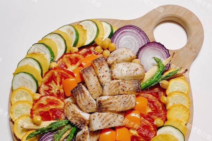 彩虹餐盤🌈減醣料理之鹽烤鯛魚