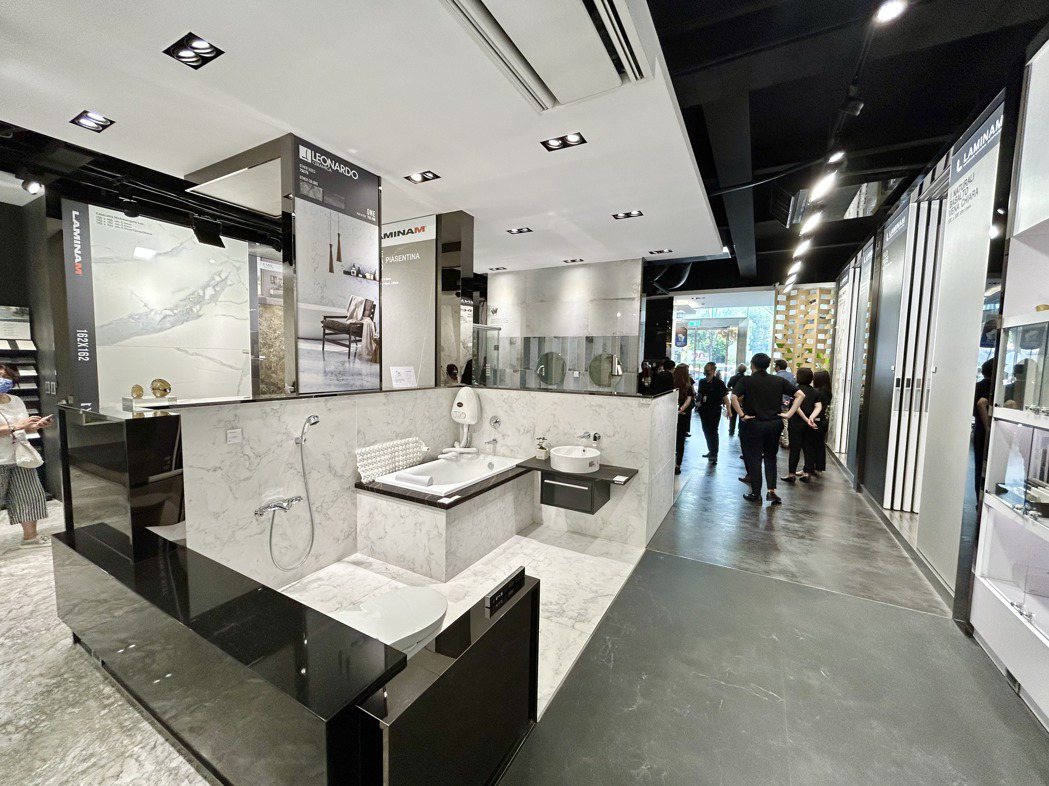 旗艦店展示空間陳列多款頂級衛浴設備，超吸睛。記者宋健生/攝影