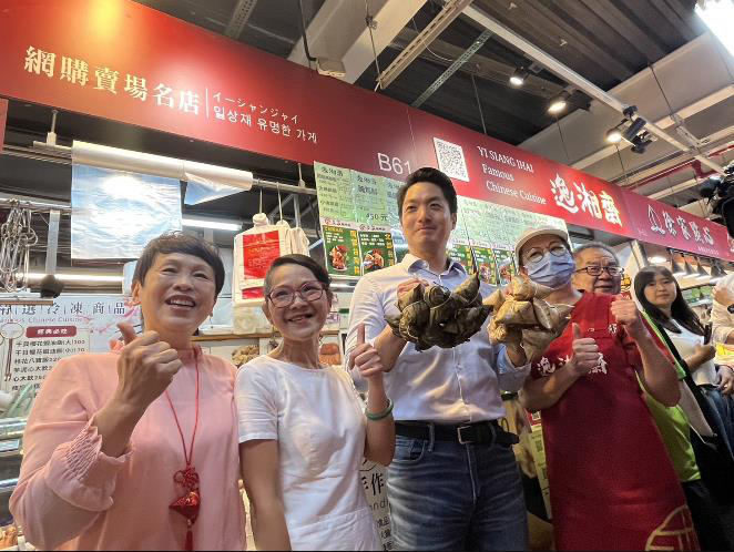 台北市長蔣萬安今天赴南門中繼市場參加端午節百粽宴活動。記者林麗玉／攝影