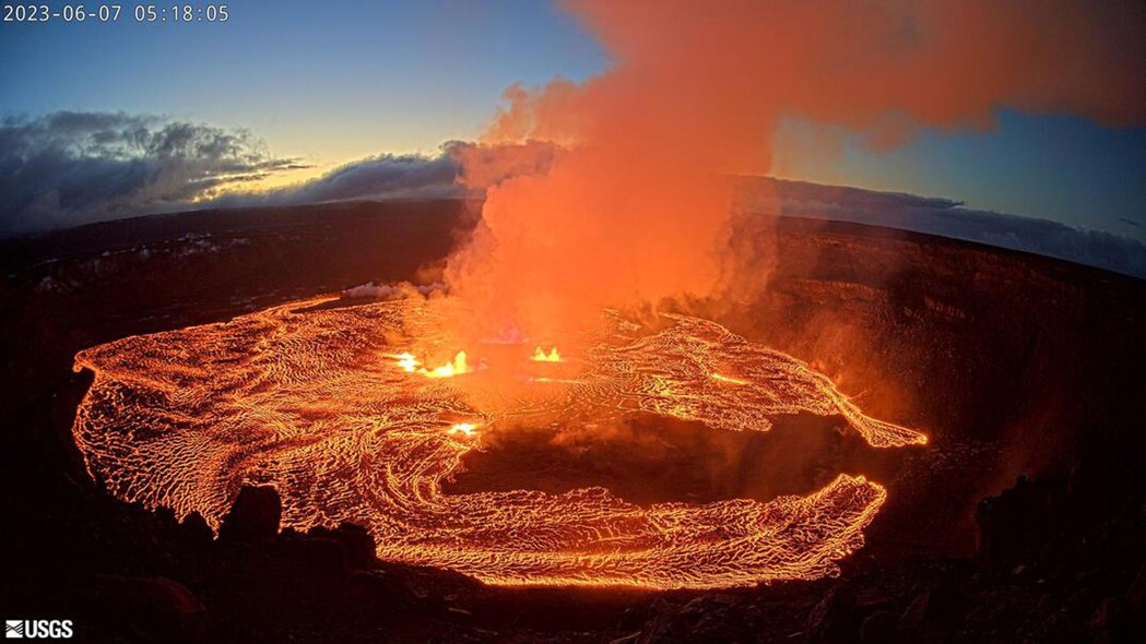 美國夏威夷第2大的「基拉韋厄火山」在休眠3個月後再度噴發，雖然其活動範圍僅限於火...