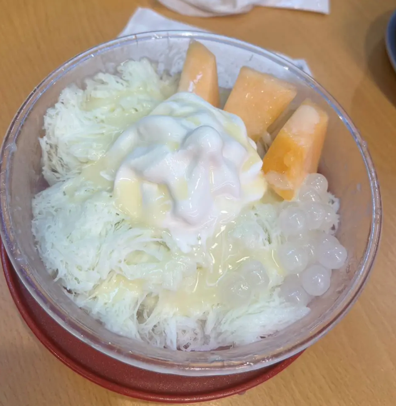 網友去壽司郎點哈密瓜冰，餐點卻少得不行。圖擷自Dcard
