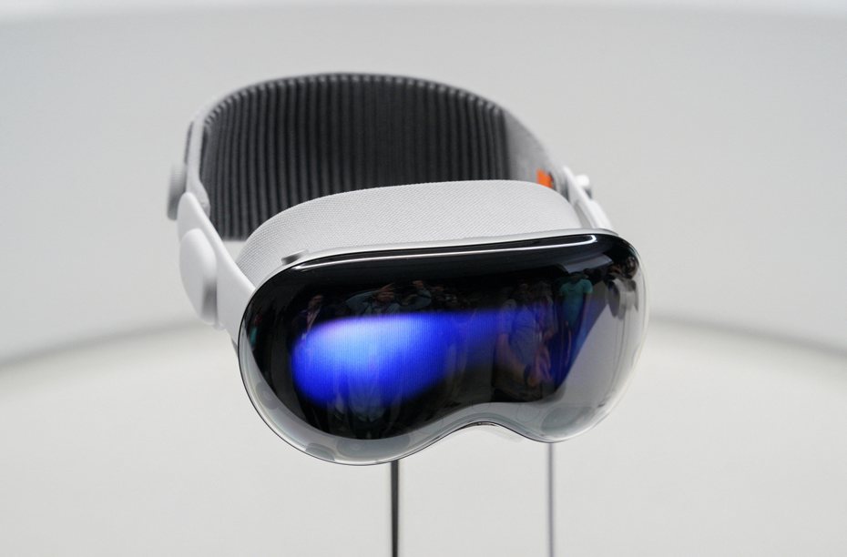 蘋果首款頭戴裝置Vision Pro售價10萬元。圖／路透