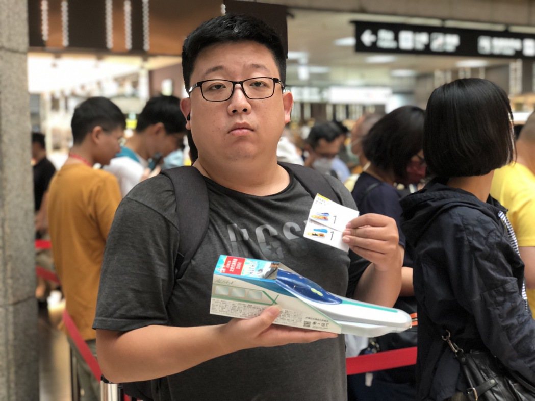 32歲的簡先生搶下東日本旅客鐵路株式會社攤位頭香。記者周湘芸／攝影