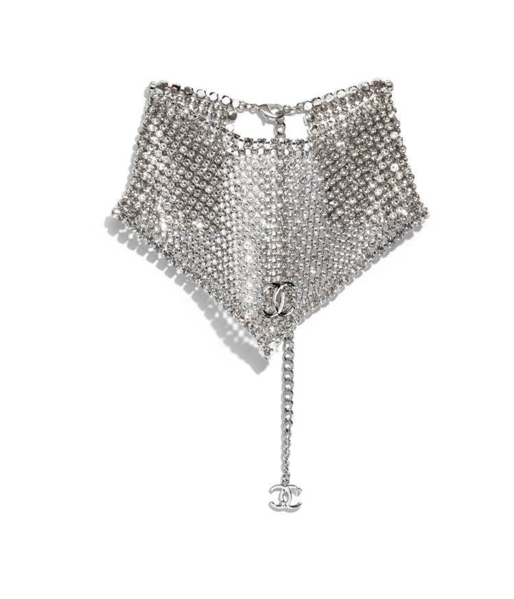 水晶鑲飾雙C LOGO領巾造型頸鍊，14萬4,500元。圖／香奈兒提供