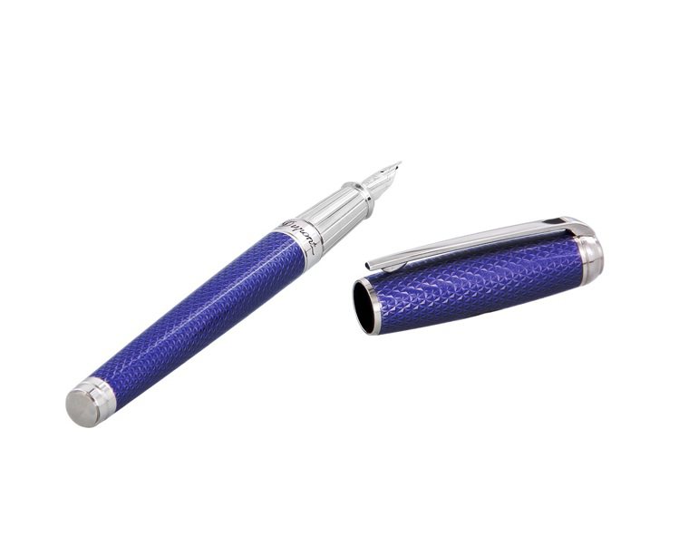紫丁香色的都彭Line D系列鋼筆筆身並加以鈀金潤飾，為書寫帶來更多色彩變化與靈...