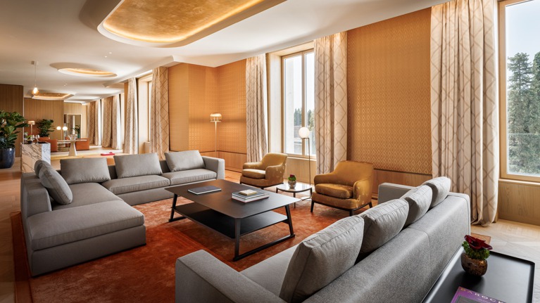 羅馬寶格麗飯店的頂級寶格麗套房，擁有極其寬敞的社交接待空間。圖／寶格麗提供