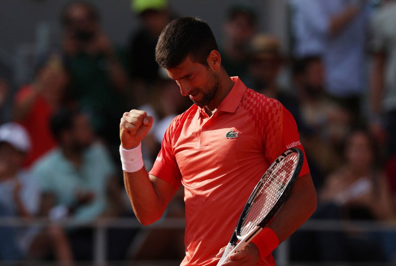 塞爾維亞網球名將約克維奇（Novak Djokovic）今年法網只要再贏下一場比賽，就能獨居男單史上最多大滿貫得主、完成「三圈大滿貫」的第一人。 新華社