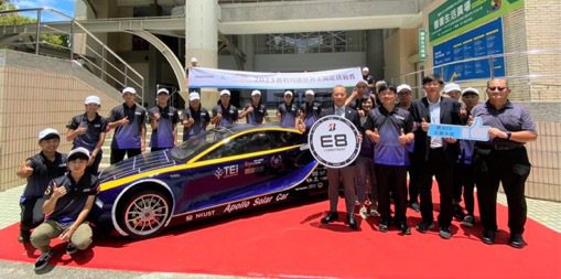 普利司通集團贊助阿波羅太陽能車隊專用車胎，代表台灣出征「世界太陽能車挑戰賽」。圖／高雄科技大學提供